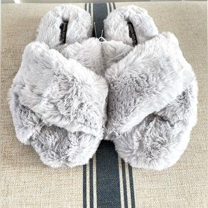 NEW! Banana Republic fuzzy faux fur open toe slippers size 5/6 small